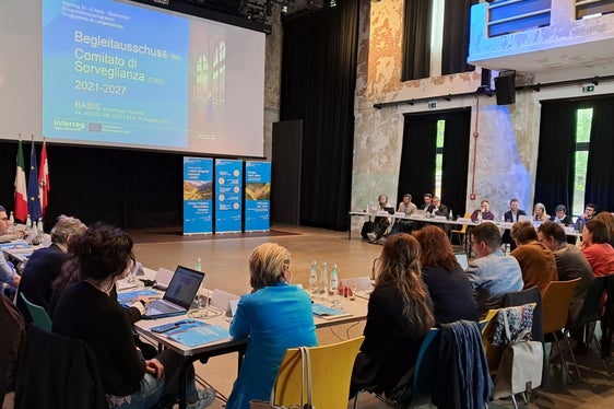 Die Basis in Schlanders hat die Arbeiten des Begleitausschusses beherbergt. (Foto: LPA/Anna Segatini)