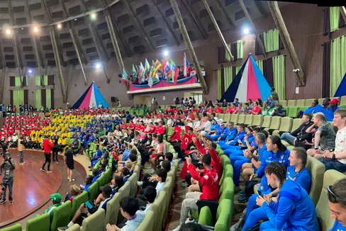 Bei der Eröffnungsfeier des ISF World School Cross Country Championship 2024 in Kenia (Foto: LPA/Pädagogische Abteilung der Deutschen Bildungsdirektion/Astrid Ferrari)
