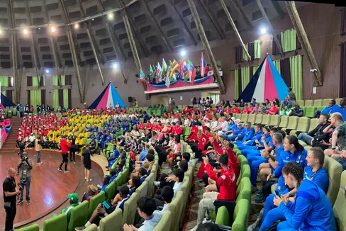 Bei der Eröffnungsfeier des ISF World School Cross Country Championship 2024 in Kenia (Foto: LPA/Pädagogische Abteilung der Deutschen Bildungsdirektion/Astrid Ferrari)