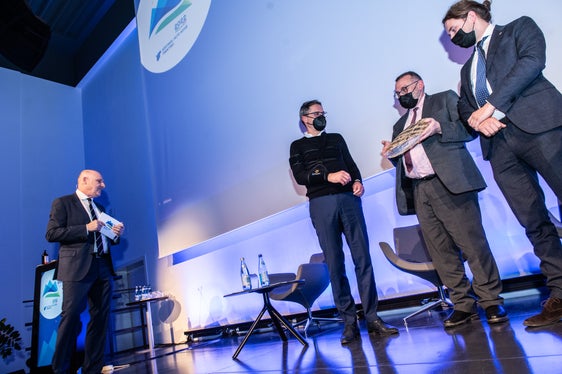 Die Übergabe des Eusalp-Präsidentschaftsrads (Foto: LPA/Ivo Corrà)