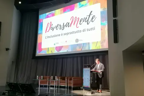 “Si tratta di un momento di riflessione, di informazione e di aggiornamento, che periodicamente vogliamo offrire a tutto il personale della scuola”, ha rimarcato il sovrintendente scolastico Vincenzo Gullotta durante l'intervento inaugurale del convegno. “È importante che ogni membro della comunità si impegni per favorire l’inclusione. (Foto: USP)