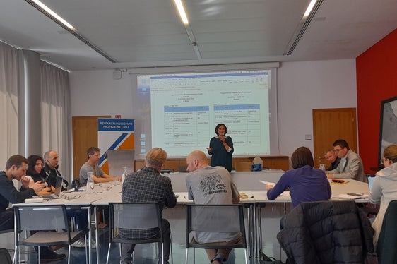 Il progetto biennale Interreg Cairos è stato lanciato con un evento di due giorni tenutosi nella sala delle assemblee della Protezione Civile di Bolzano. (Foto: ASP/Maja Clara)