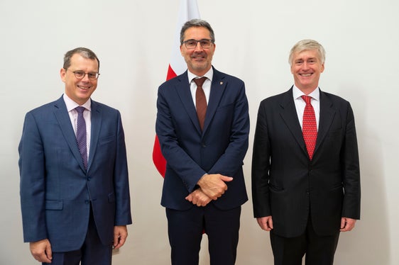 Da sin. Il console generale austriaco a Milano, Clemens Mantl, il presidente della Provincia, Arno Kompatscher, e il direttore del Dipartimento per l'Alto Adige ed il Sud Europa del Ministero degli Affari Esteri austriaco, Karl Prummer (Foto: ASP/F. Brucculeri)