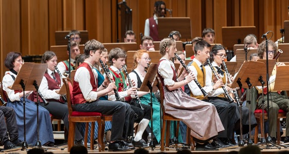Le esibizioni musicali (in foto quella di Dobbiaco nel 2024) durante le settimane musicali sono tanto importanti quanto divertirsi e stringere amicizie transfrontaliere. (Foto: USP/Tiberio Sorvillo)