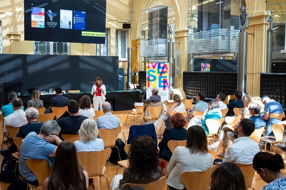 Un tema attuale e accattivante, “Leadership del cambiamento: il futuro come ambito di azione” per l’ultimo Forum delle dirigenti e dei dirigenti della Provincia autonoma di Bolzano, andato in scena nel cortile interno di Palazzo Widmann lo scorso 28 maggio. (Foto: USP/Fabio Brucculeri)