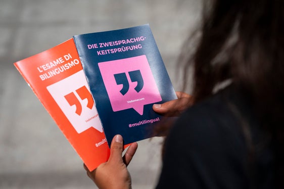 Die Landesregierung setzt nun eine Arbeitsgruppe ein. Diese soll Vorschläge erarbeiten, wie der Erwerb der Zweitsprache mit verschiedenen Angeboten gestärkt werden kann. (Foto: LPA/Fabio Brucculeri)