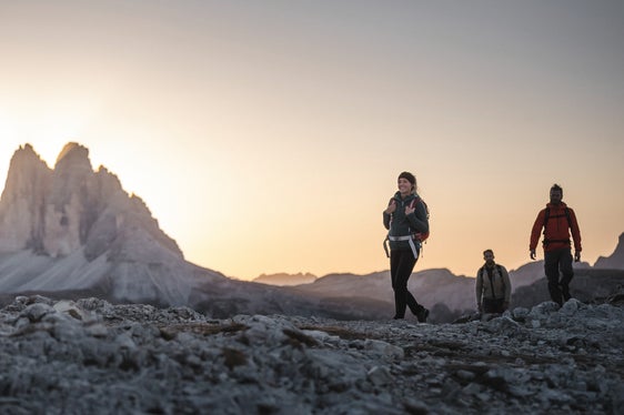 Anche nei dintorni delle Tre Cime proseguirà la regolamentazione del traffico. Dal 31 maggio all’11 ottobre 2026 circolerà un bus navetta da Dobbiaco al rifugio Auronzo il cui utilizzo è possibile solo previa prenotazione online. (Foto: IDM Alto Adige/Manuel Kottersteger)