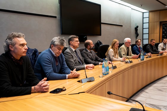 Da sinistra Valentino Andriolo (Ordine degli architetti), Claudio Volanti (medici), Claudio Zago (commercialisti), Loris De Bernardo (consulenti del lavoro), Irene Rigott (tecnici sanitari di radiologia medica), Claudio Sartori (ingegneri), Matteo Marini (geologi), Michele Piccolin (psicologi) e Andrea Raise (dottori agronomi e forestali). (Foto: USP/Fabio Brucculeri)