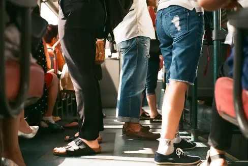 Um die geschlechtsspezifischen Unterschiede beim Pendeln geht es in der neuesten Ausgabe der Arbeitsmarkt-News. (Foto: LPA/pixabay)