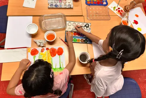 Die Sommerkurse der Sprachenzentren unterstützen Schülerinnen und Schüler mit Migrationsgeschichte dabei, ihre Sprachkenntnisse gezielt zu erweitern und gestärkt in das neue Schuljahr zu starten. (Foto: LPA/Pädagogische Abteilung/Deutsche Bildungsdirektion/Landesamt für Beratung/Fabio Casati)