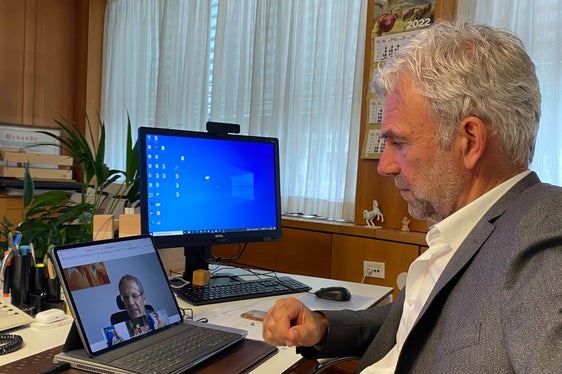 Es geht primär um das Bewahren und Schützen der traditionellen Berg- und Almwirtschaft, erkärte LR Arnold Schuler beim Online-Austausch zum Wolfsmanagement. (Foto: LPA)