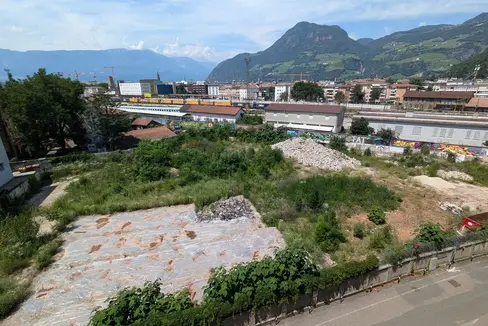 Am Bozner Boden entsteht neben dem Landhaus 12 ein weiteres Landhaus, in dem neben Ämtern der Landesverwaltung auch Vereinigungen des Dritten Sektors aus den Bereichen Soziales und Gesundheit untergebracht werden. (Foto: LPA/Hannes Wisthaler)