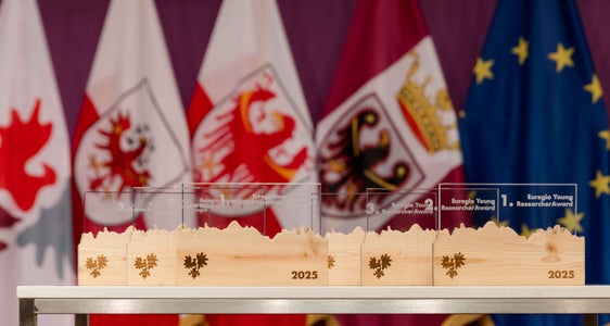 Beim Euregio-JungforscherInnenpreis und Euregio-Innovationspreis (im Bild für das Jahr 2025) wird es 2026 erstmals Siegerinnen oder Sieger in je zwei Kategorien pro Preis geben. (Foto: European Forum Alpach/Philipp Huber)