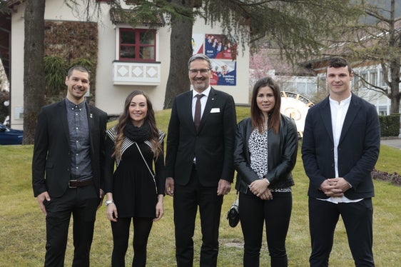 Il presidente Kompatscher tra i vincitori di medaglie di Pechino, Omar Visintin, Dorothea, Nicole Delago e Dominik Fischnaller (Foto: ASP/Tiberio Sorvillo)