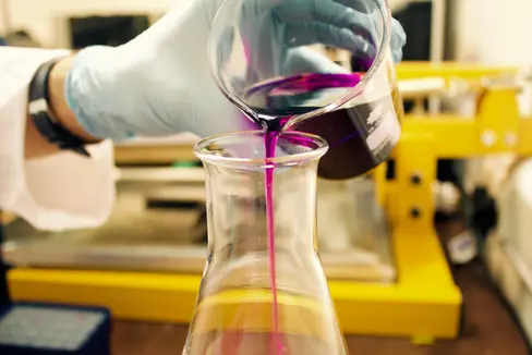 La Ripartizione personale della Provincia ha indetto una procedura di selezione per la copertura di posti di tecnica/tecnico di laboratorio scolastico a tempo determinato (Foto: Unsplash)