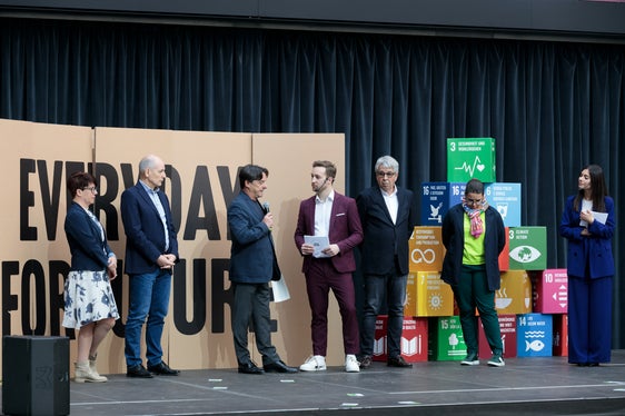 Informations- und Netzwerktreffen: Wie Nachhaltigkeit im täglichen Leben aussehen kann, veranschaulichten die Vertreterinnen und Vertreter der verschiedenen Organisationen und Verbände anhand von konkreten Initiativen. (Foto: LPA/Tiberio Sorvillo)