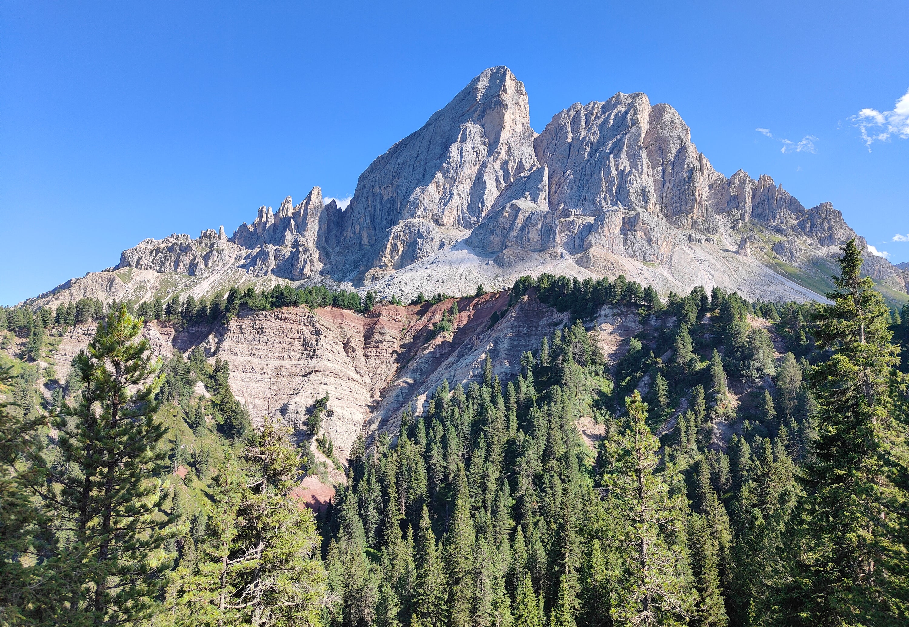 Die Geotrekking-Gruppe umrundete den Peitlerkofel. (Foto: LPA/Stiftung Dolomiten UNESCO)
