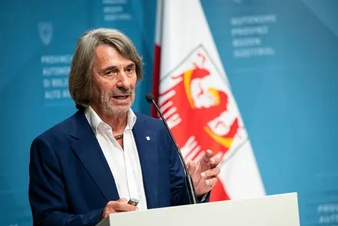 Nach dem heutigen Beschluss der Landesregierung beginnt das Land Südtirol mit einer Präventionskampagne gegen das Respiratorische Synzytial-Virus RSV, das vor allem Säuglinge im ersten Lebensjahr betrifft und zu schweren Atemwegserkrankungen führen kann, informierte heute Gesundheitslandesrat Hubert Messner (im Bild). (Foto: LPA/Fabio Brucculeri)