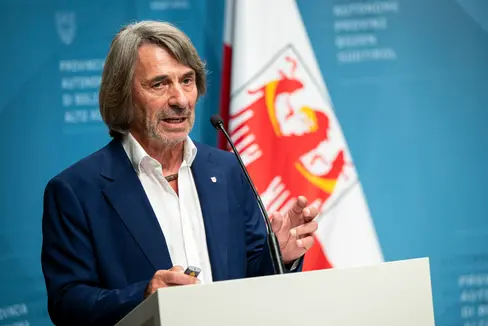 Nach dem heutigen Beschluss der Landesregierung beginnt das Land Südtirol mit einer Präventionskampagne gegen das Respiratorische Synzytial-Virus RSV, das vor allem Säuglinge im ersten Lebensjahr betrifft und zu schweren Atemwegserkrankungen führen kann, informierte heute Gesundheitslandesrat Hubert Messner (im Bild). (Foto: LPA/Fabio Brucculeri)