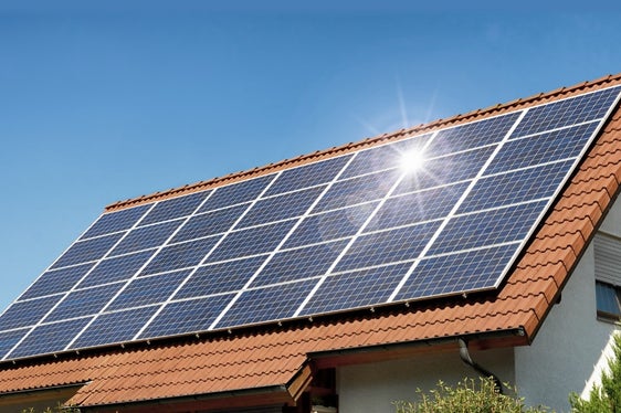 Agri-Photovoltaikanlagen auf Dächern verschiedenster Unternehmen und Genossenschaften im Agrarsektor werden nun mit Mitteln aus dem Pnrr-Fonds finanziert. Eine Milliarde Euro steht zur Verfügung. (Foto: LPA)