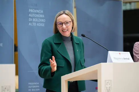 Arbeitslandesrätin Magdalena Amhof bei der heutigen Vorstellung des neuen Prämiensystems ProAbility für die Beschäftigung von Menschen mit Behinderungen. (Foto: LPA/Greta Stuefer)