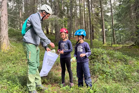 Einheimische und Gäste für mehr Eigenverantwortung im Umgang mit der Natur zu sensibilisieren, war das Ziel der CleanUp Days in Südtirol: Über 2500 Freiwillige waren dabei. (Foto: Geoparc Bletterbach)