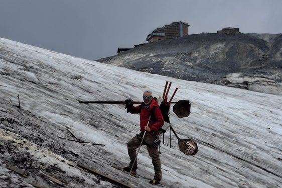 Una vasta operazione di pulizia dei ghiacciai ha interessato la zona del Passo dello Stelvio. (Foto: USP/Ispettorato forestale Silandro)