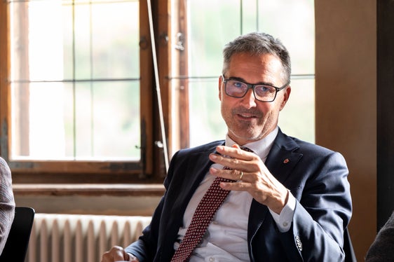 Landeshauptmann Arno Kompatscher unterstrich die Bedeutung des direkten Dialogs mit den Bezirken. (Foto: LPA/Fabio Brucculeri)