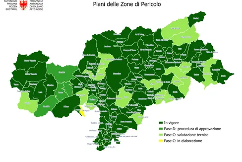 Attualmente, 93 dei 116 Comuni altoatesini, ovvero l'80% dei Comuni, dispongono di un Piano delle zone di pericolo approvato. I restanti 23 Comuni sono in fase di elaborazione, revisione o approvazione. (Fonte: Ufficio Pianificazione comunale)