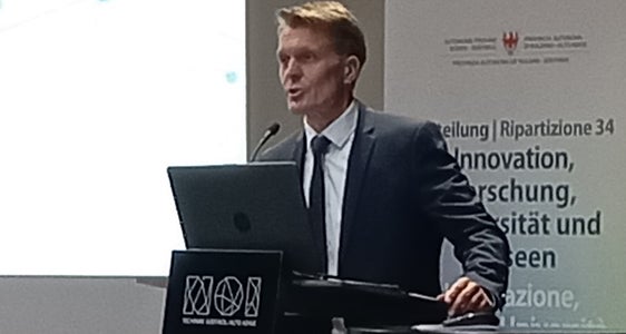 Il direttore di Dipartimento Ulrich Stofner (Foto: NOI/ASP)