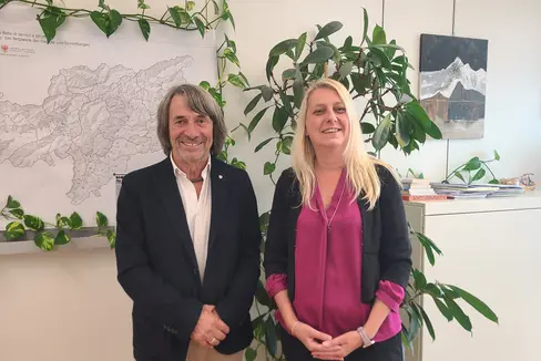 Il 21 ottobre a Bolzano l'assessore provinciale alla Prevenzione sanitaria e Salute Hubert Messner e Gunde Bauhofer del Centro Tutela Consumatori Utenti dell'Alto Adige hanno parlato delle preoccupazioni dei pazienti. (Foto: USP/Mara Mantinger)