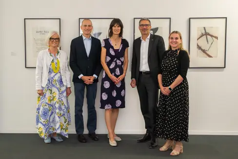 Sie sprachen über die Vereinbarkeit von Familie und Beruf (von links): Nadia Mazzardis (Landesbeirat für Chancengleichheit), Luca Filippi, Annemarie Kaser (beide Beirat zur Förderung weibliches Unternehmertums/Handelskammer Bozen), Landeshauptmann Arno Kompatscher, Ulrike Oberhammer (Landesbeirates für Chancengleichheit). (Foto: LPA/Greta Stuefer)