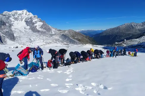 N preparazion per jí sun l dlacier (Foto: LPA/Petra Senoner)