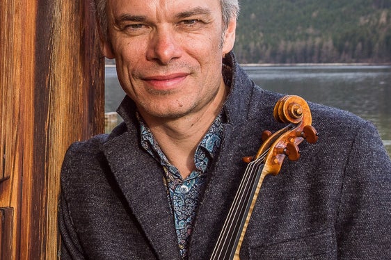 Der 1968 in Wien geborene Geiger Benjamin Schmid ist Solist im zweiten Violinkonzert von Niccolò Paganini beim Konzert des Landesjugendorchesters am Samstag in Meran und am Sonntag in Toblach. (Foto: LPA/Landesdirektion Deutsche und ladinische Musikschule/Kumric)