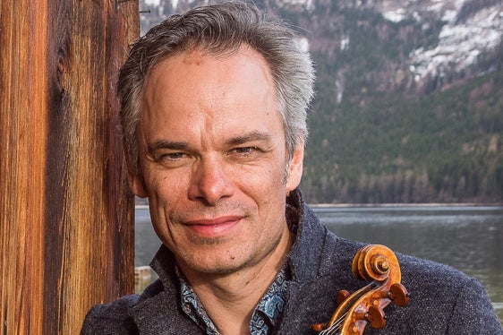 Il violinista Benjamin Schmid, nato a Vienna nel 1968, sarà il solista nel secondo concerto per violino di Niccolò Paganini in occasione del concerto dell'Orchestra Giovanile della provincia di Bolzano che si terrà sabato a Merano e domenica a Dobbiaco. (Foto: USP/Direzione provinciale Scuola musicale tedesca e ladina/Kumric)