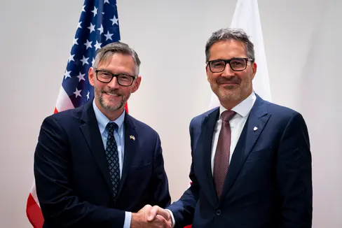 Landeshauptmann Arno Kompatscher (rechts) empfing gestern (24. September) im Palais Widmann den Generalkonsul der Vereinigten Staaten in Mailand, Douglass Benning. (Foto: LPA/Fabio Brucculeri)