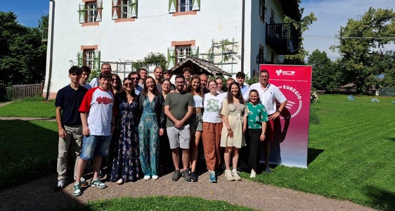 Gruppenfoto der Euregio-Akademie, Etappe 2: In Oberbozen am Ritten stand die Rolle von Minderheitenrechten für den gesellschaftlichen Zusammenhalt im Mittelpunkt. (Foto: Euregio)