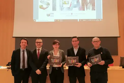 Tre nuove scuole polo per l'innovazione digitale. Nella foto (da sinistra) il Sovrintendente Gullotta, l’Ispettore Furciniti e i dirigenti Susanna Addario (IC Bolzano IV), Marco Fontana (ITE Battisti) e il Vicario del Galilei, Paolo Pasciuto. (Foto: ASP/Scuola italiana)