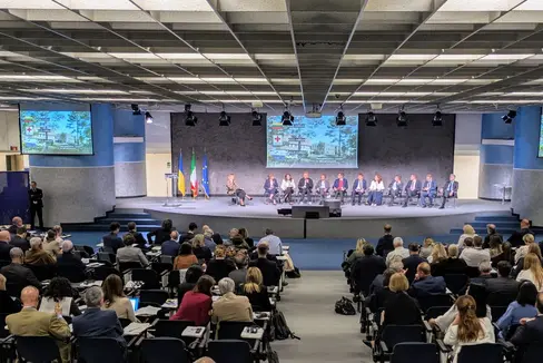 Lunedì 12 maggio a Verona un evento preparatorio alla Ukraine Recovery Conference 2025 (URC2025), l'importante conferenza sulla ricostruzione che si terrà a Roma il 10 e 11 luglio. Per la Provincia autonoma di Bolzano partecipa l'assessora Rosmarie Pamer. (Foto: USP/Hannes Wisthalter)