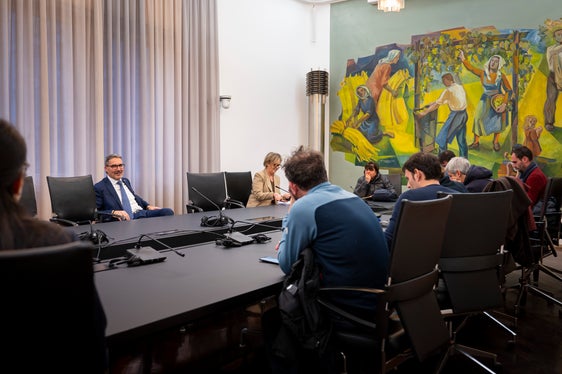 L presidënt dla Jonta provinziela Arno Kompatscher à te Cunsëi provinziel de Bulsan ai 2 de dezëmber prejentà la pruposta de bilanz 2026. (Foto: USP/Fabio Brucculeri)