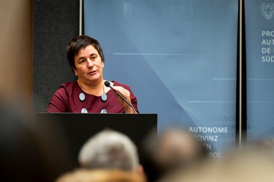 Federica Sartori steht dem Dienst für Sozialpolitik der Provinz Trient vor. Dort wird bereits seit mehreren Jahren die Mitplanung und Mitgestaltung eingesetzt. (Foto: LPA/Fabio Brucculeri)
