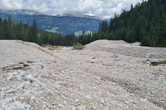 Auch im Untertalbach in der Gemeinde Innichen (im Bild) ist die Wildbachverbauung damit befasst, das angeschwemmte Material zu beseitigen. (Foto: LPA/Landesamt für Wildbach- und Lawinenverbauung Ost)
