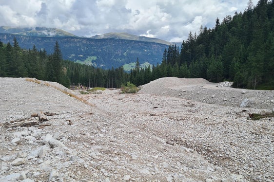 Nell'area del rifugio Haunold si è verificata una colata di fango di circa 30.000 metri cubi nel torrente della Valle di Unter (Foto: ASP/Ufficio provinciale sistemazione bacini montani Est)