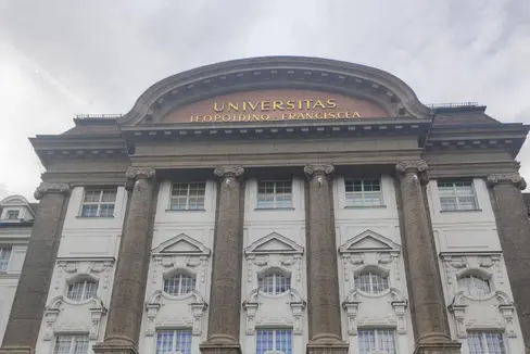 Die 1669 gegründete Universitas Leopoldino Franciscea Innsbruck: Das Curriculum für das Integrierte Studium der Rechtswissenschaften - Italienisches Recht sieht im Rahmen der Studienlaufbahn auch ein Praktikum vor. (Foto: LPA/Marie Clara)