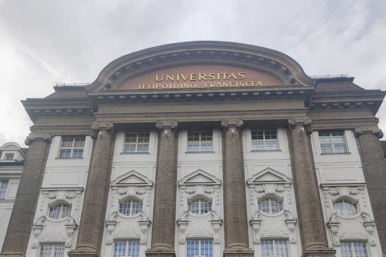 Die 1669 gegründete Universitas Leopoldino Franciscea Innsbruck: Das Curriculum für das Integrierte Studium der Rechtswissenschaften - Italienisches Recht sieht im Rahmen der Studienlaufbahn auch ein Praktikum vor. (Foto: LPA/Marie Clara)