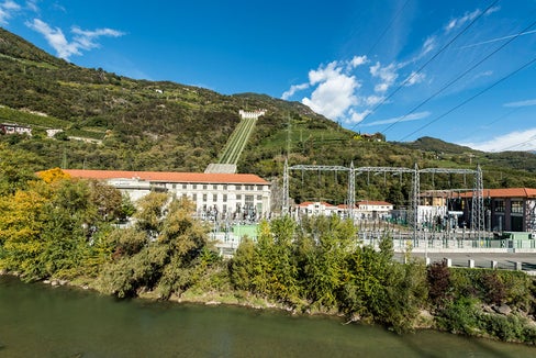 La Giunta ha suddiviso i fondi del canone idrico tra i 116 Comuni altoatesini secondo la proposta del Consiglio dei Comuni, nella foto la centrale elettrica Alperia a Cardano (Foto: ASP / Alperia)