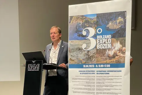 L'assessore provinciale all'Edilizia e Patrimonio Massimo Bessone ha portato i saluti della Giunta provinciale alla terza edizione del convegno internazionale Bolzano Explo Bozen (Foto: ASP)