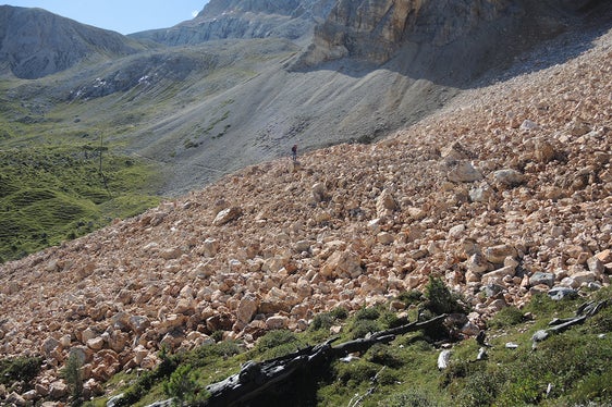 Gli effetti di un evento franoso sulla Croda Rossa. (Foto: ASP/Ufficio geologia)