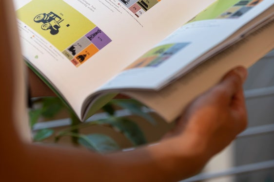 Una copia della Parte generale del Piano Clima della Provincia Autonoma di Bolzano (Foto: ASP/Luca Guadagnini)