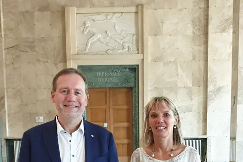 L'assessore Bessone con la presidente del Tribunale di Bolzano, Francesca Bortolotti (Foto: ASP)